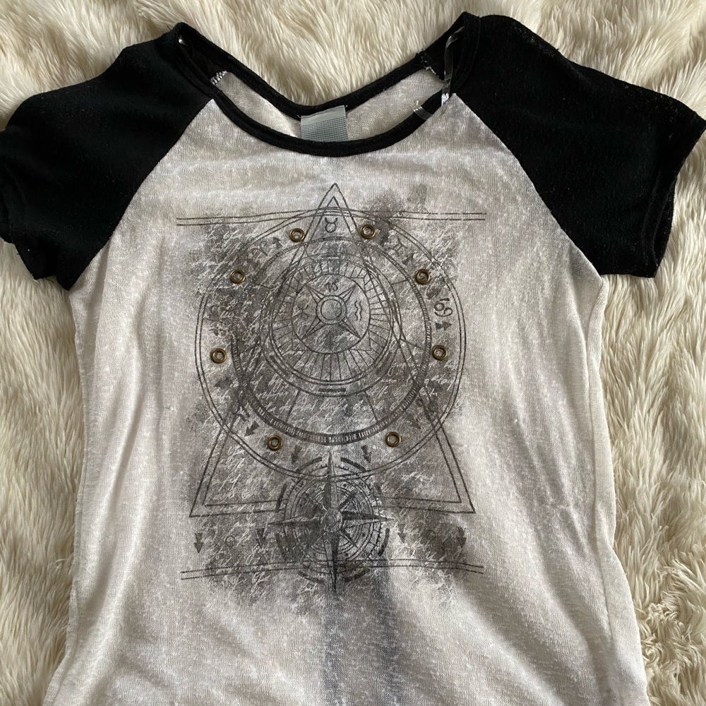 Split back zodiac wheel shirt